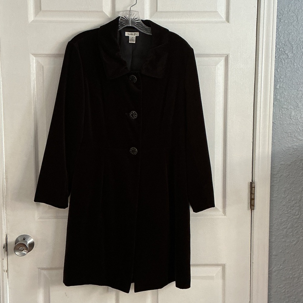 🛍️🛍️HAROLD’S 🛍️🛍️.   Classic Black Velvet Coat